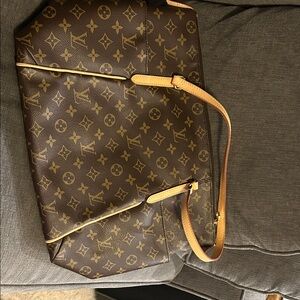 Louis Vuitton Brown and Gold Monogram Handbag. Totally MM bag